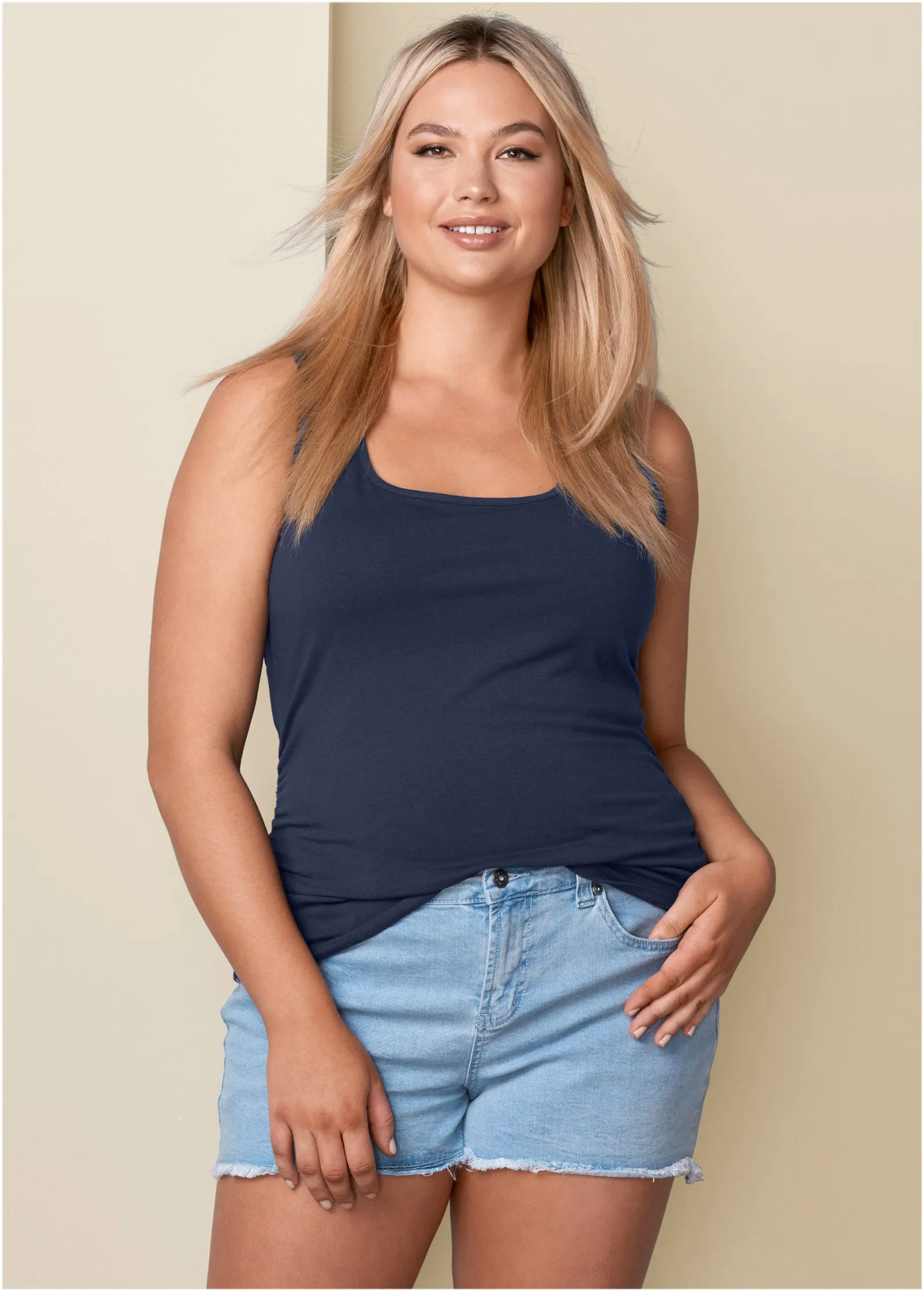 Jessica Cutoff Denim Shorts - Light Wash